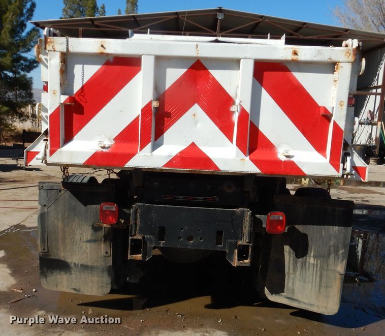 image for item HI9019 1993 International 4900  dump truck