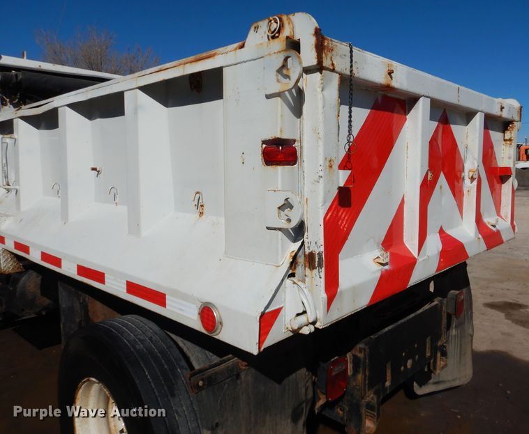 image for item HI9019 1993 International 4900  dump truck