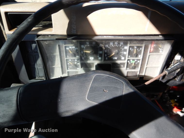 image for item HI9019 1993 International 4900  dump truck