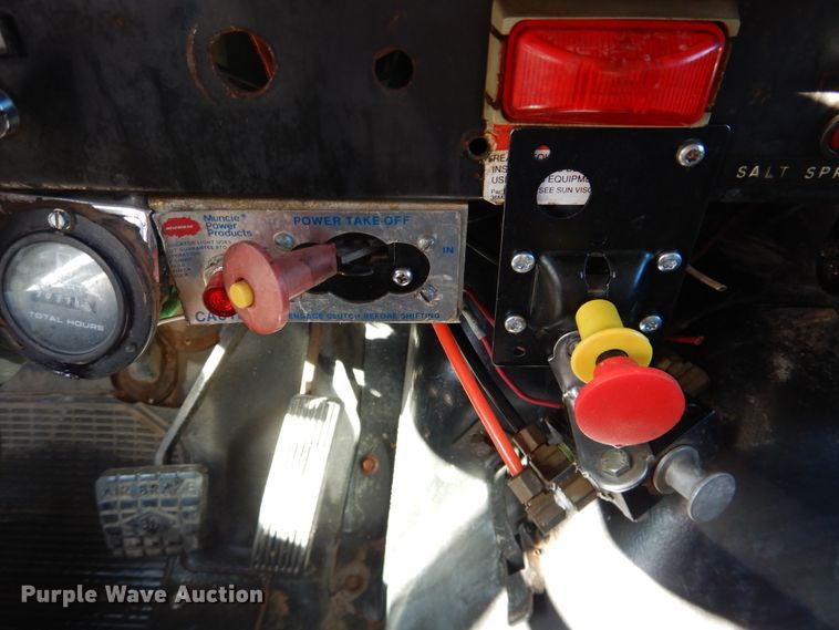 image for item HI9019 1993 International 4900  dump truck