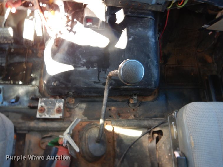 image for item HI9019 1993 International 4900  dump truck