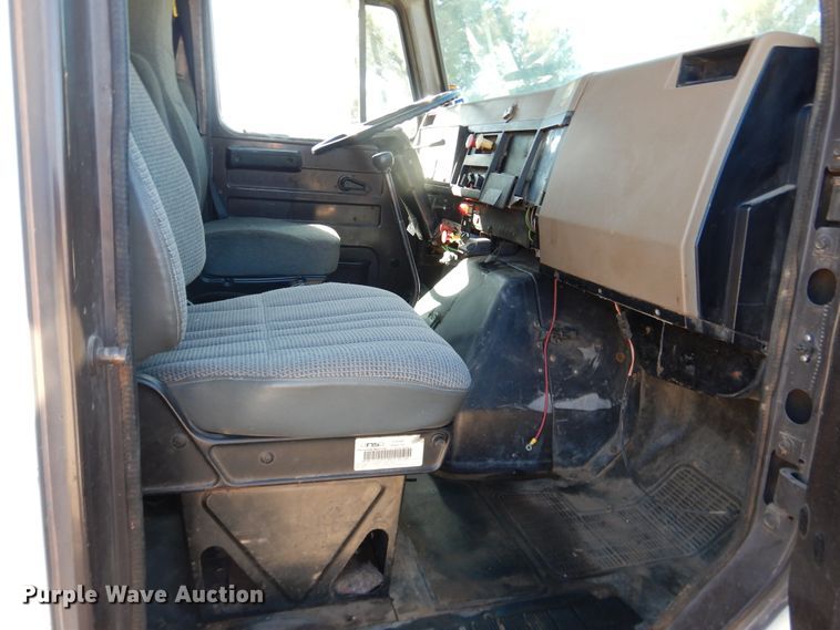 image for item HI9019 1993 International 4900  dump truck