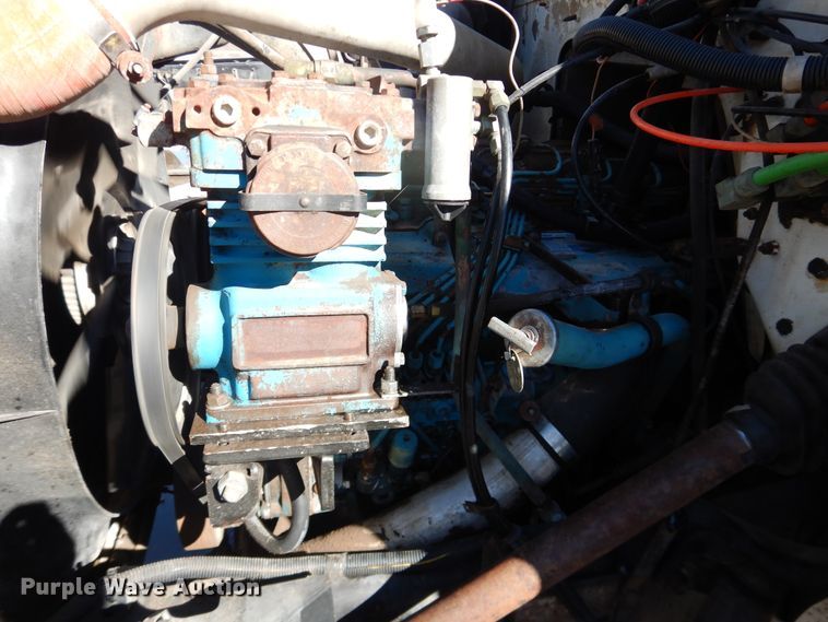 image for item HI9019 1993 International 4900  dump truck