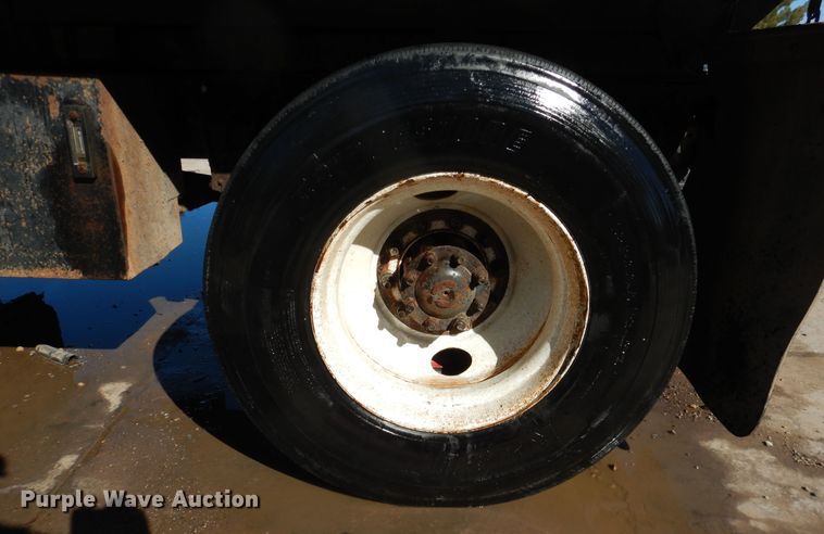 image for item HI9019 1993 International 4900  dump truck