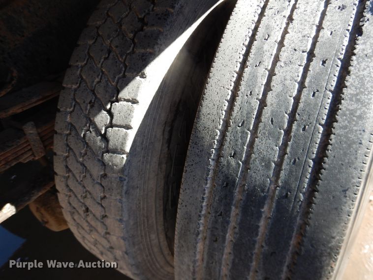 image for item HI9019 1993 International 4900  dump truck