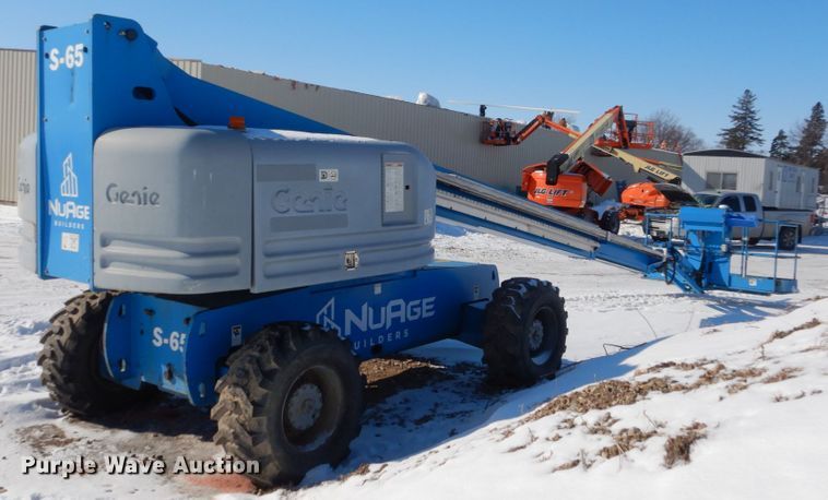 image for item HS9930 2002 Genie S-65  boom lift