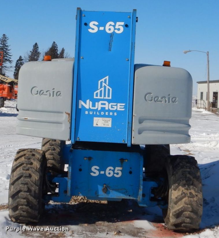 image for item HS9930 2002 Genie S-65  boom lift