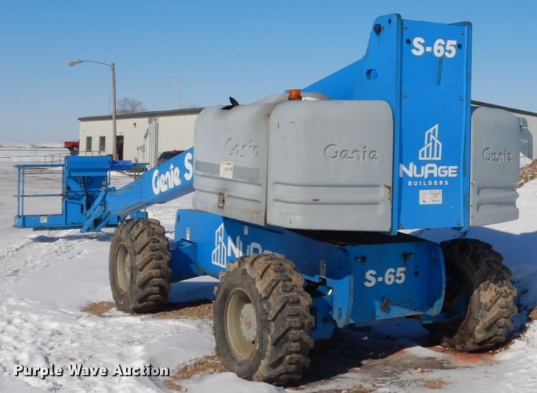 image for item HS9930 2002 Genie S-65  boom lift