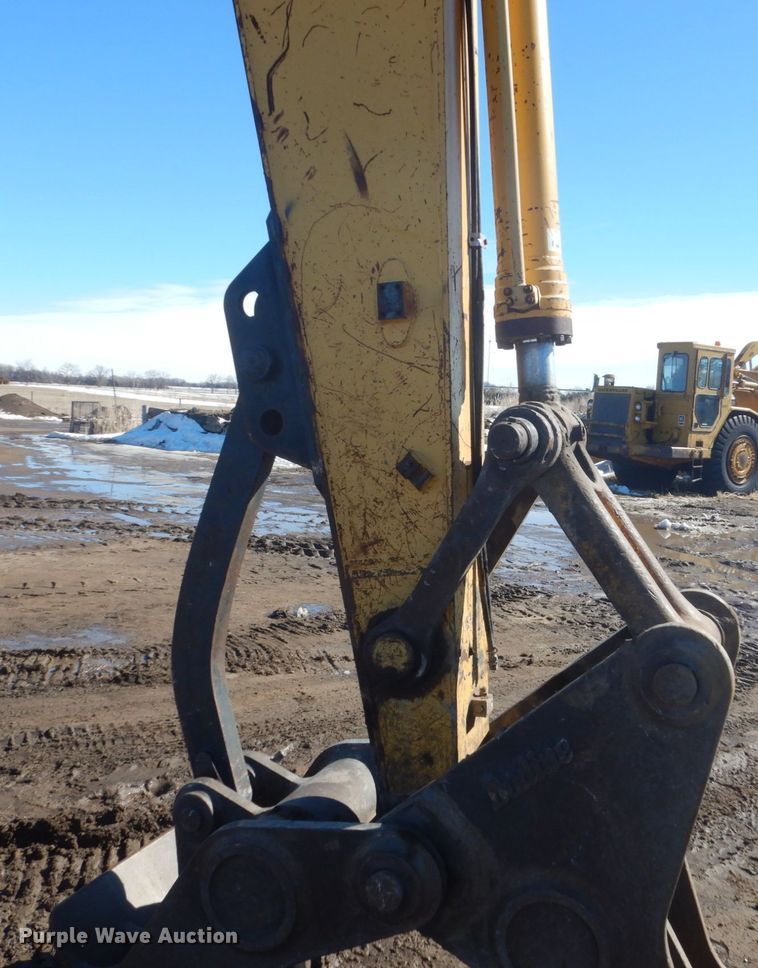 image for item HS9935 2004 Komatsu PC200LC-7  excavator