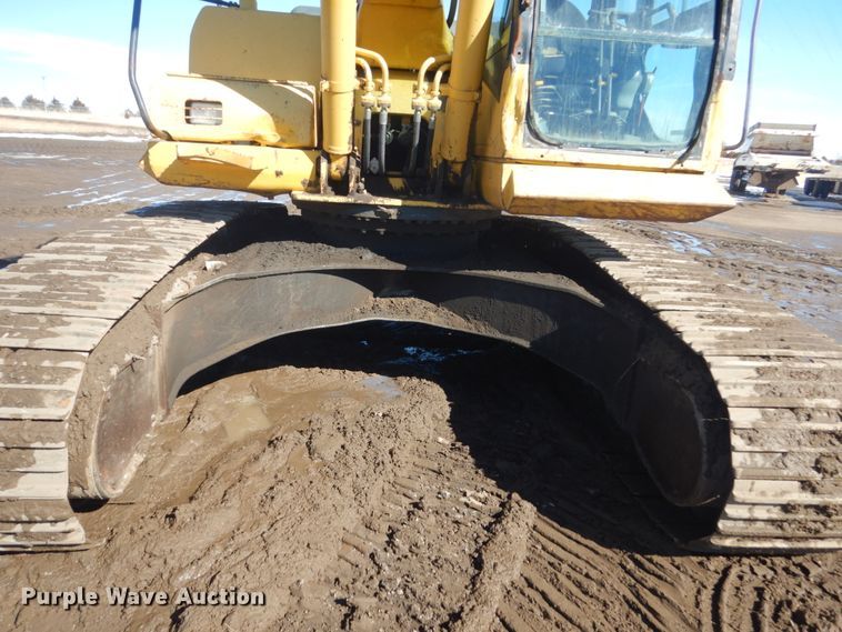 image for item HS9935 2004 Komatsu PC200LC-7  excavator