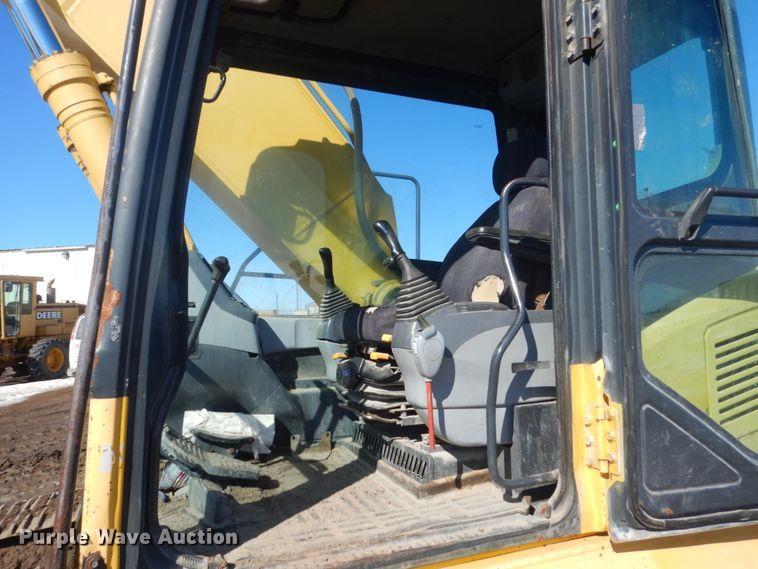 image for item HS9935 2004 Komatsu PC200LC-7  excavator