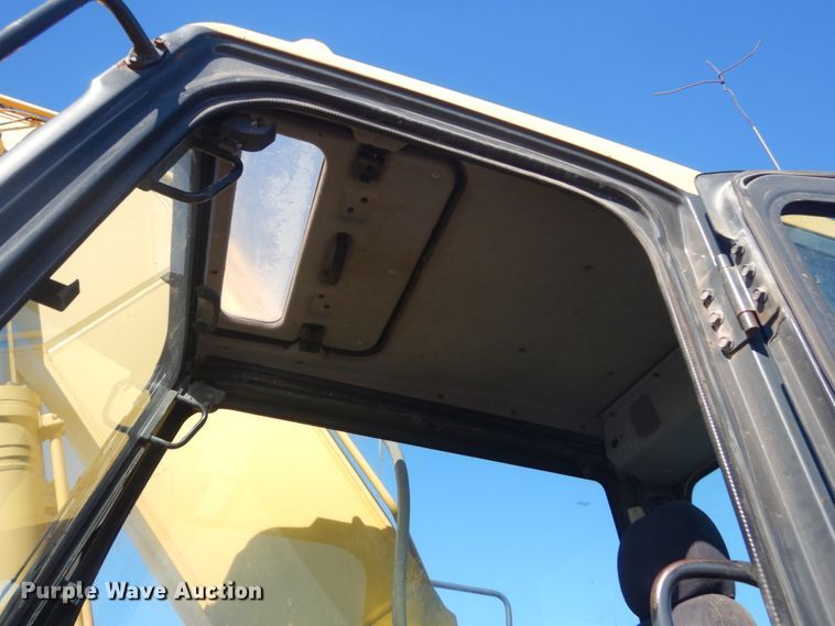 image for item HS9935 2004 Komatsu PC200LC-7  excavator