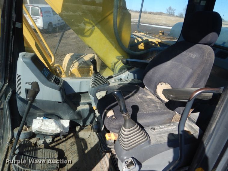 image for item HS9935 2004 Komatsu PC200LC-7  excavator