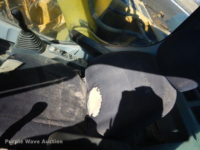 image for item HS9935 2004 Komatsu PC200LC-7  excavator