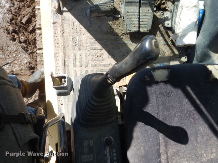 image for item HS9935 2004 Komatsu PC200LC-7  excavator