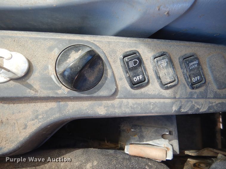 image for item HS9935 2004 Komatsu PC200LC-7  excavator