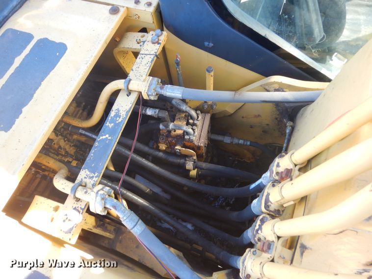 image for item HS9935 2004 Komatsu PC200LC-7  excavator