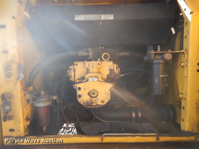 image for item HS9935 2004 Komatsu PC200LC-7  excavator