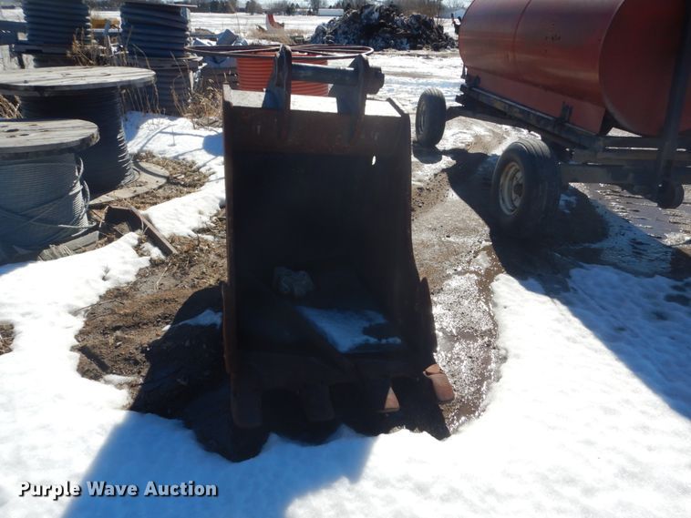 image for item HS9935 2004 Komatsu PC200LC-7  excavator