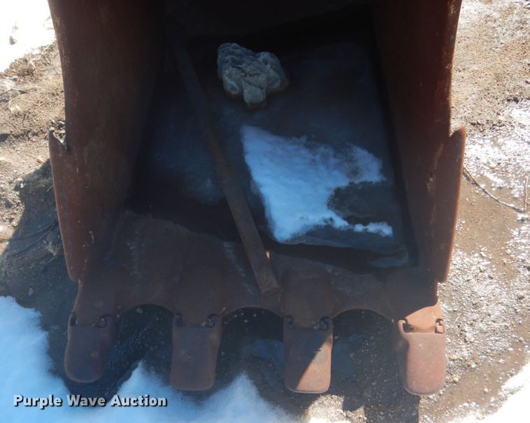 image for item HS9935 2004 Komatsu PC200LC-7  excavator