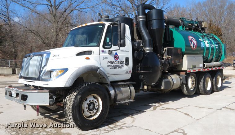 image for item HV9631 2006 International 7600  hydrovac truck