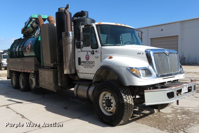 image for item HV9631 2006 International 7600  hydrovac truck