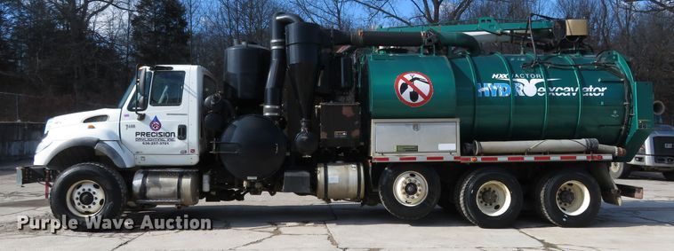 image for item HV9631 2006 International 7600  hydrovac truck