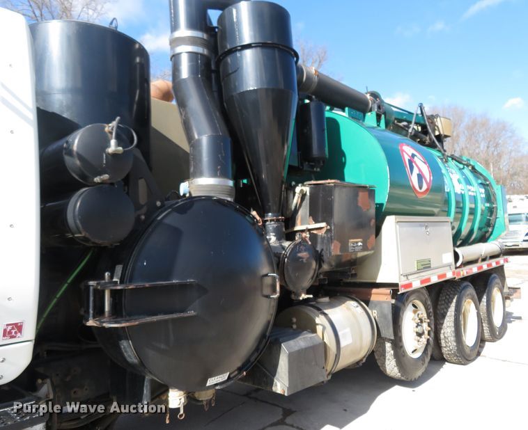 image for item HV9631 2006 International 7600  hydrovac truck
