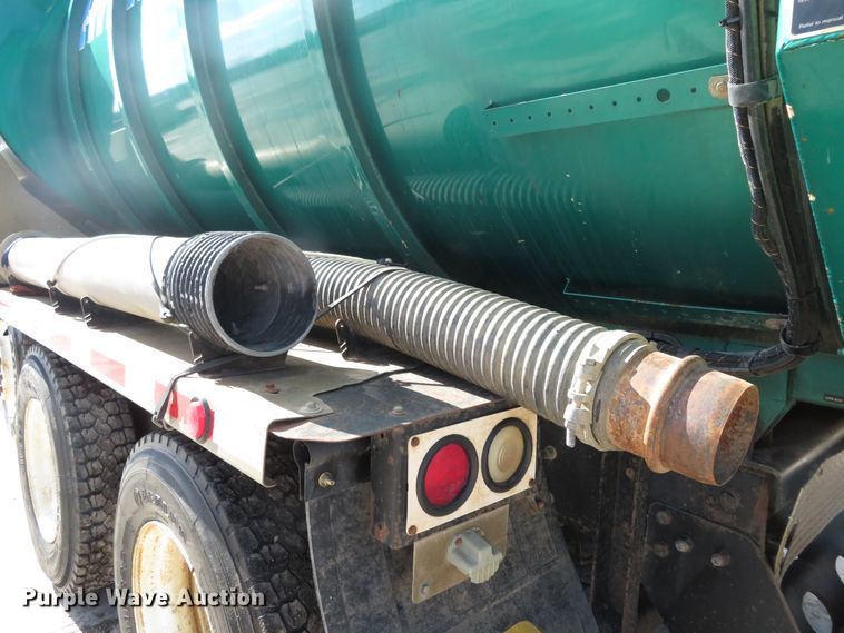 image for item HV9631 2006 International 7600  hydrovac truck