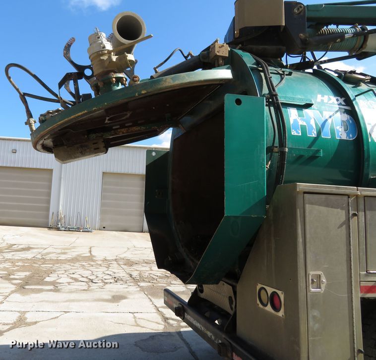 image for item HV9631 2006 International 7600  hydrovac truck