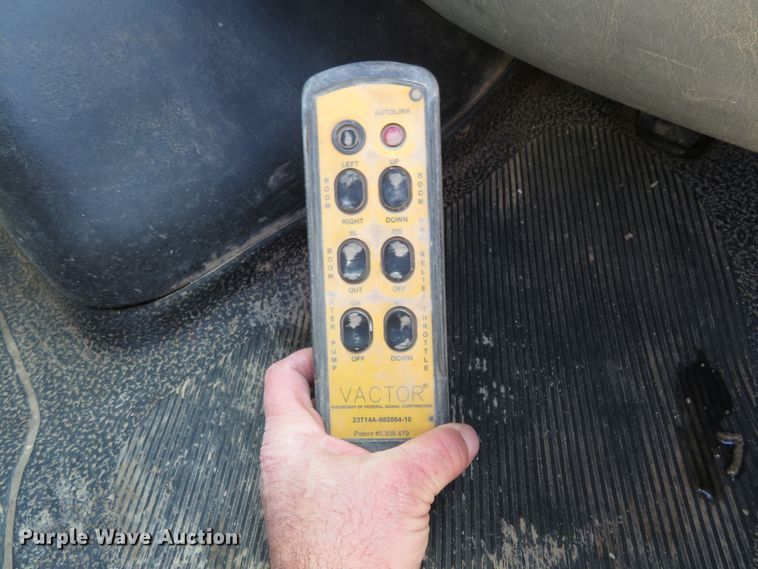 image for item HV9631 2006 International 7600  hydrovac truck