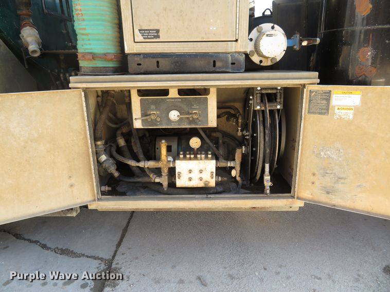 image for item HV9631 2006 International 7600  hydrovac truck