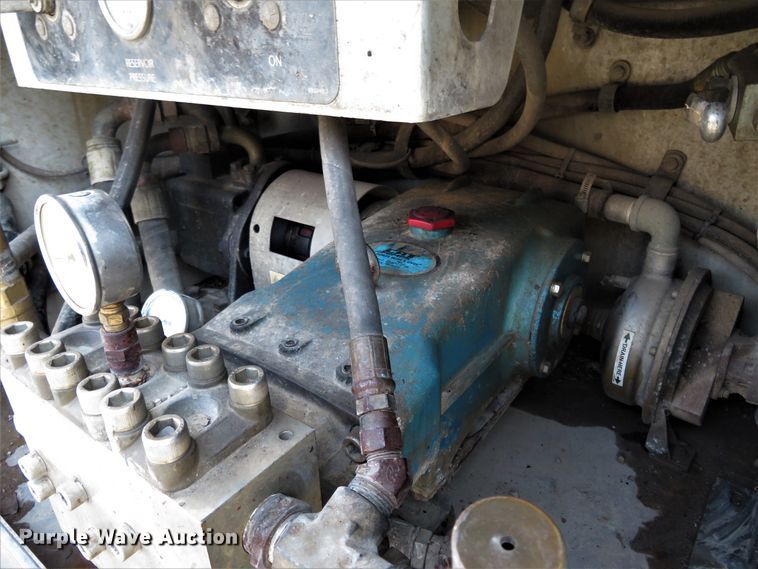 image for item HV9631 2006 International 7600  hydrovac truck