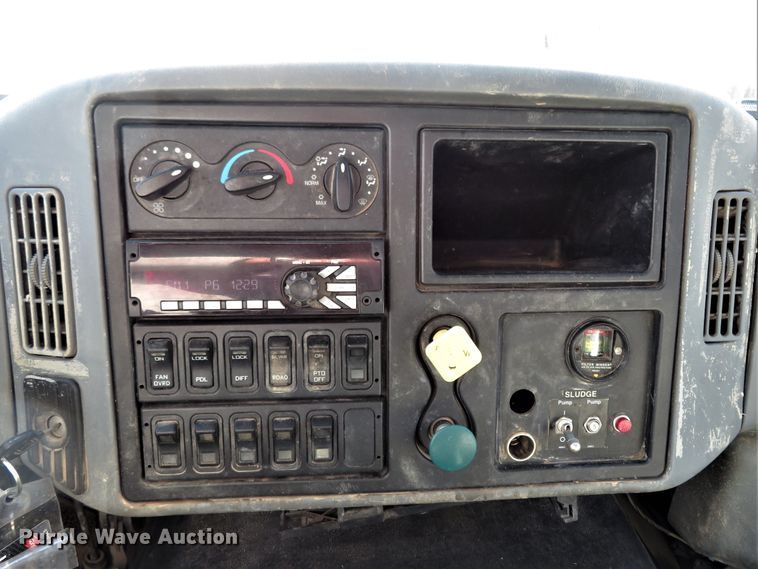 image for item HV9631 2006 International 7600  hydrovac truck