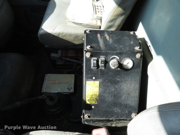 image for item HV9631 2006 International 7600  hydrovac truck