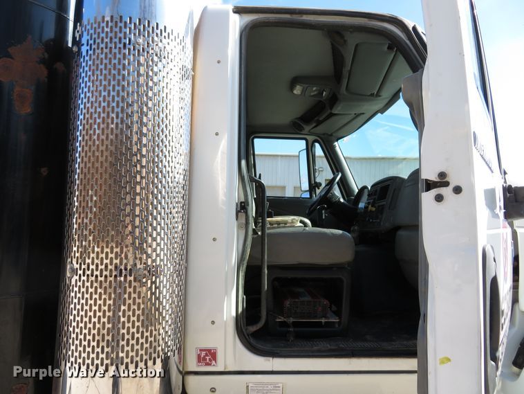 image for item HV9631 2006 International 7600  hydrovac truck