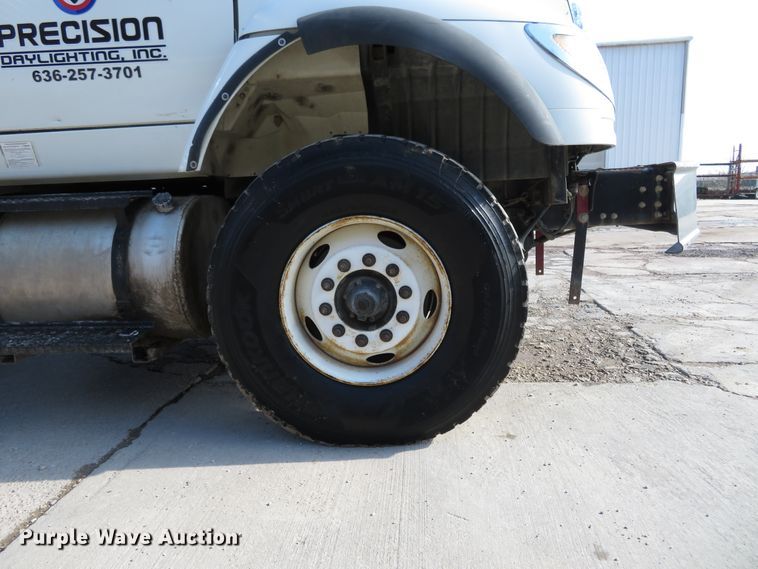 image for item HV9631 2006 International 7600  hydrovac truck