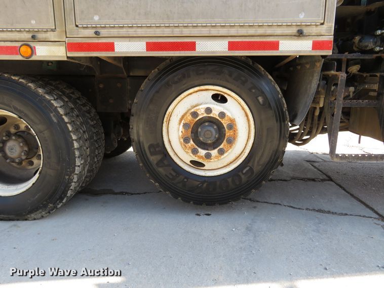 image for item HV9631 2006 International 7600  hydrovac truck