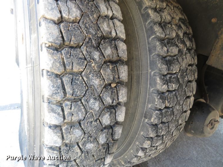 image for item HV9631 2006 International 7600  hydrovac truck