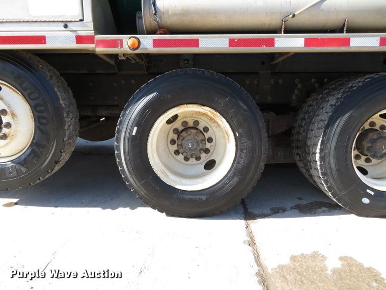 image for item HV9631 2006 International 7600  hydrovac truck