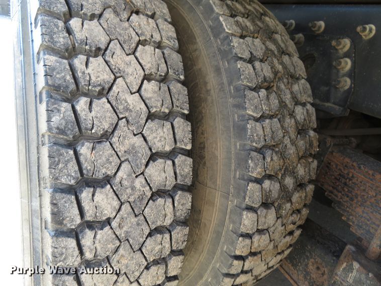 image for item HV9631 2006 International 7600  hydrovac truck