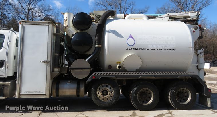 image for item HV9632 2009 Freightliner Business Class M2  hydrovac truck