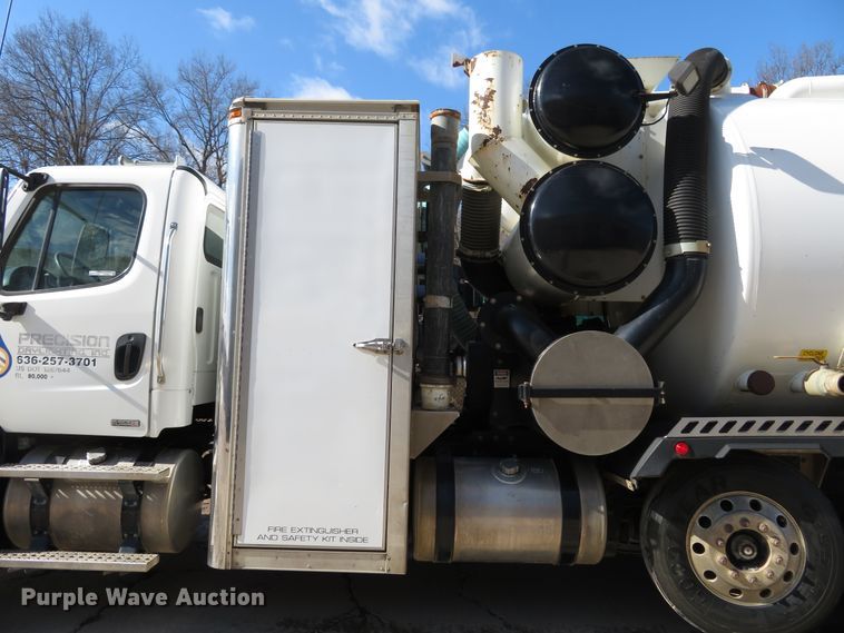image for item HV9632 2009 Freightliner Business Class M2  hydrovac truck