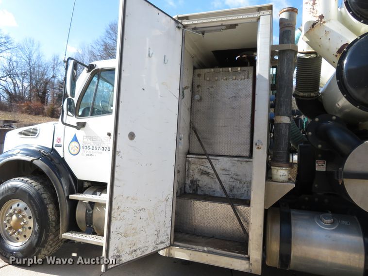 image for item HV9632 2009 Freightliner Business Class M2  hydrovac truck