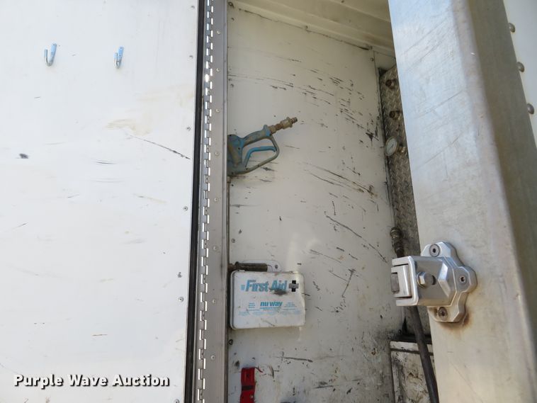 image for item HV9632 2009 Freightliner Business Class M2  hydrovac truck