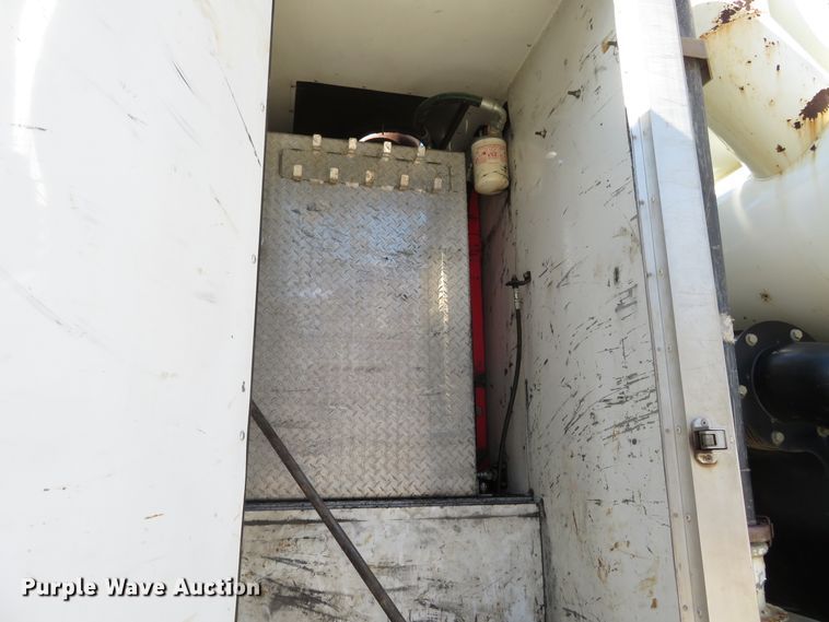 image for item HV9632 2009 Freightliner Business Class M2  hydrovac truck