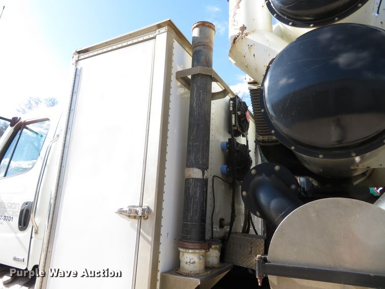 image for item HV9632 2009 Freightliner Business Class M2  hydrovac truck