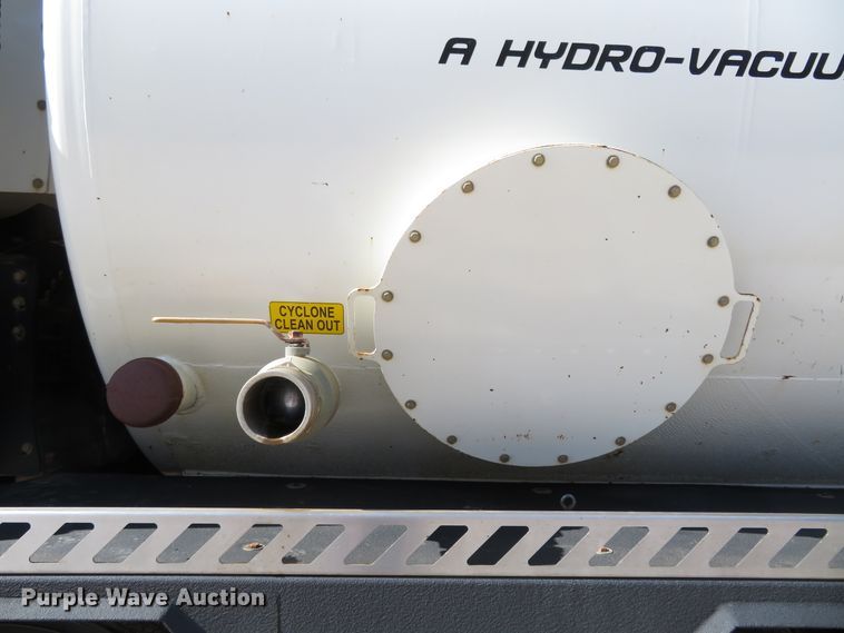 image for item HV9632 2009 Freightliner Business Class M2  hydrovac truck