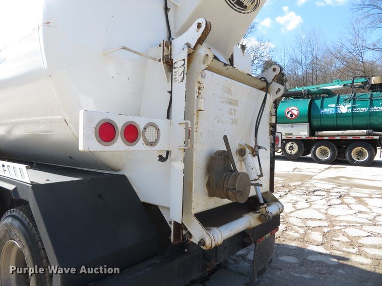 image for item HV9632 2009 Freightliner Business Class M2  hydrovac truck
