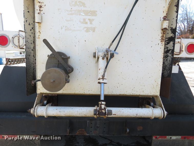 image for item HV9632 2009 Freightliner Business Class M2  hydrovac truck